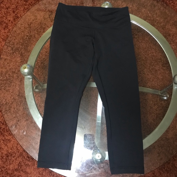 Lululemon black leggings. - Picture 5 of 7